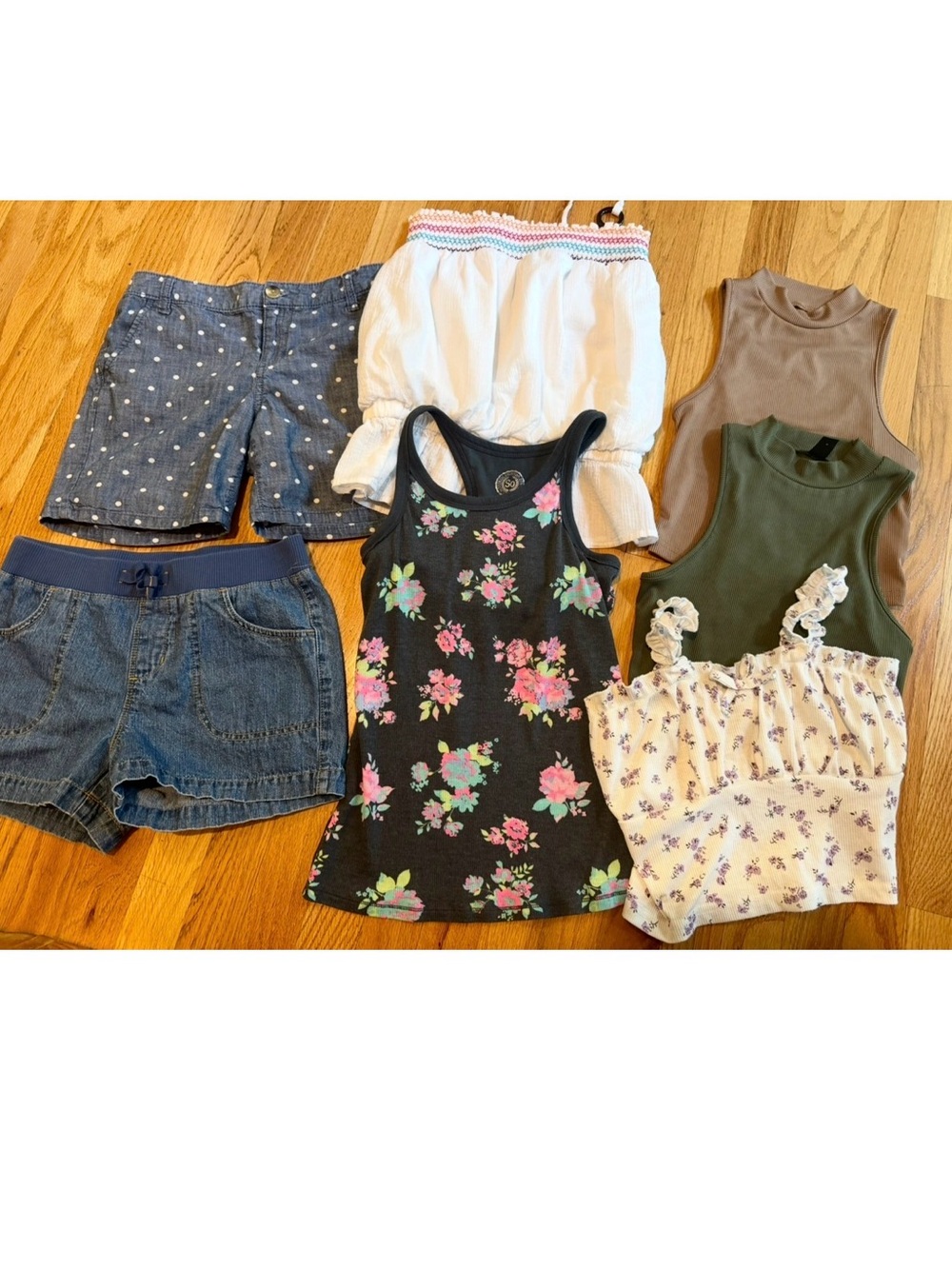 Girls Summer Clothing: Size 10/12. Gently Worn. Shorts; Tanks; Crop Tops.